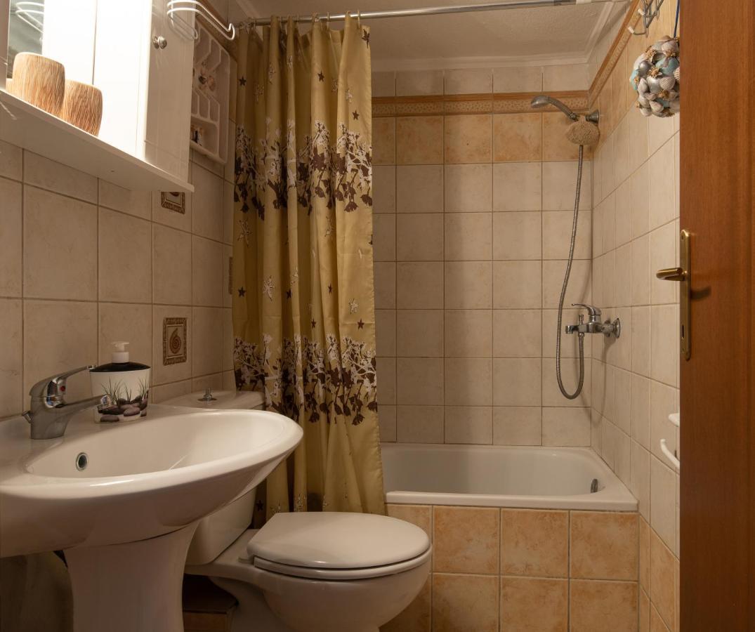 Antique Apartment Afytos Exterior photo